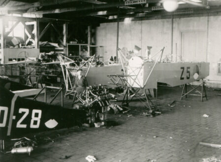 Maintenance hangar at 'De Kooy' with the modified fuselage of the 'D-28'. (Photo: NIMH Beeldbank)