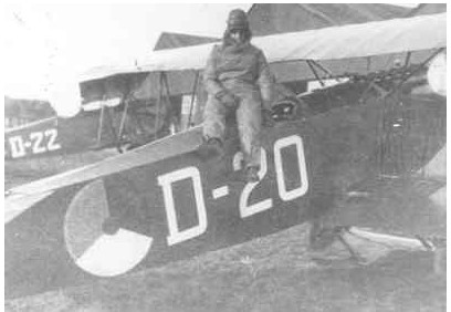 MLD Fokker D.VII 'D-20' with pilot Vroon. (Photo: NIMH Beeldbank)
