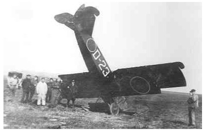 MLD Fokker D.VII 'D-23' on it's nose. (Photo: NIMH Beeldbank)