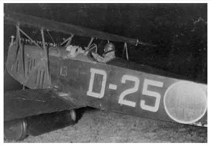 MLD Fokker D.VII 'D-25' during night flying trials. (Photo: NIMH Beeldbank)