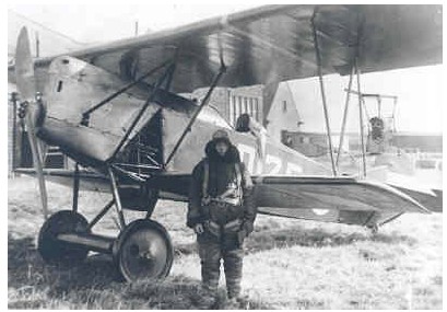 Modified MLD Fokker D.VII 'D-25' with pilot G.H. Bakker, ready to make a weather flight to 5000 meters. (Photo: NIMH Beeldbank)