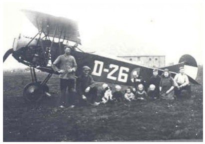 MLD Fokker D.VII 'D-26' after an emergency landing near Stompetoren in 1924. (Photo: NIMH Beeldbank)
